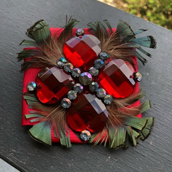 Jewelry - Pin Feather /Gemstones Red